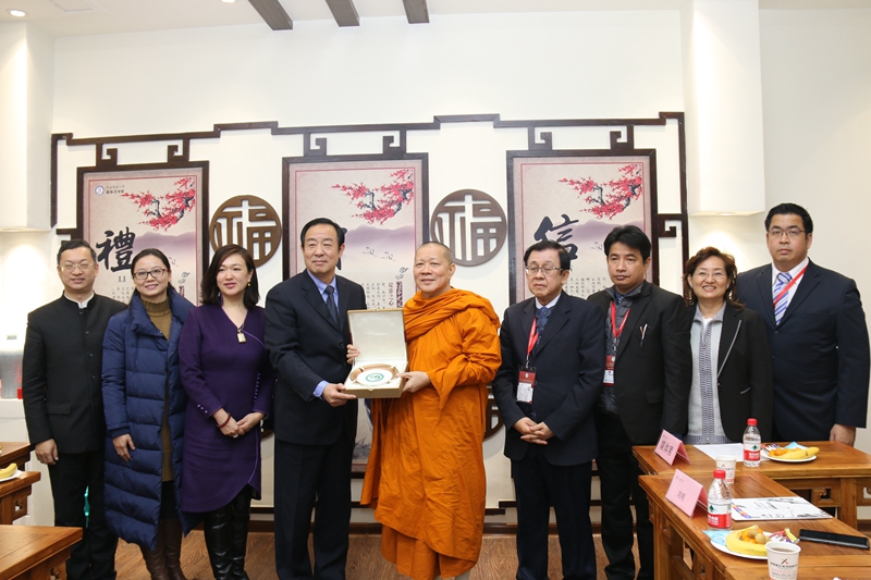 交流合作三:泰国海上丝绸之路孔子学院三所学校代表一行来访新葡的京集团官网 (3).JPG